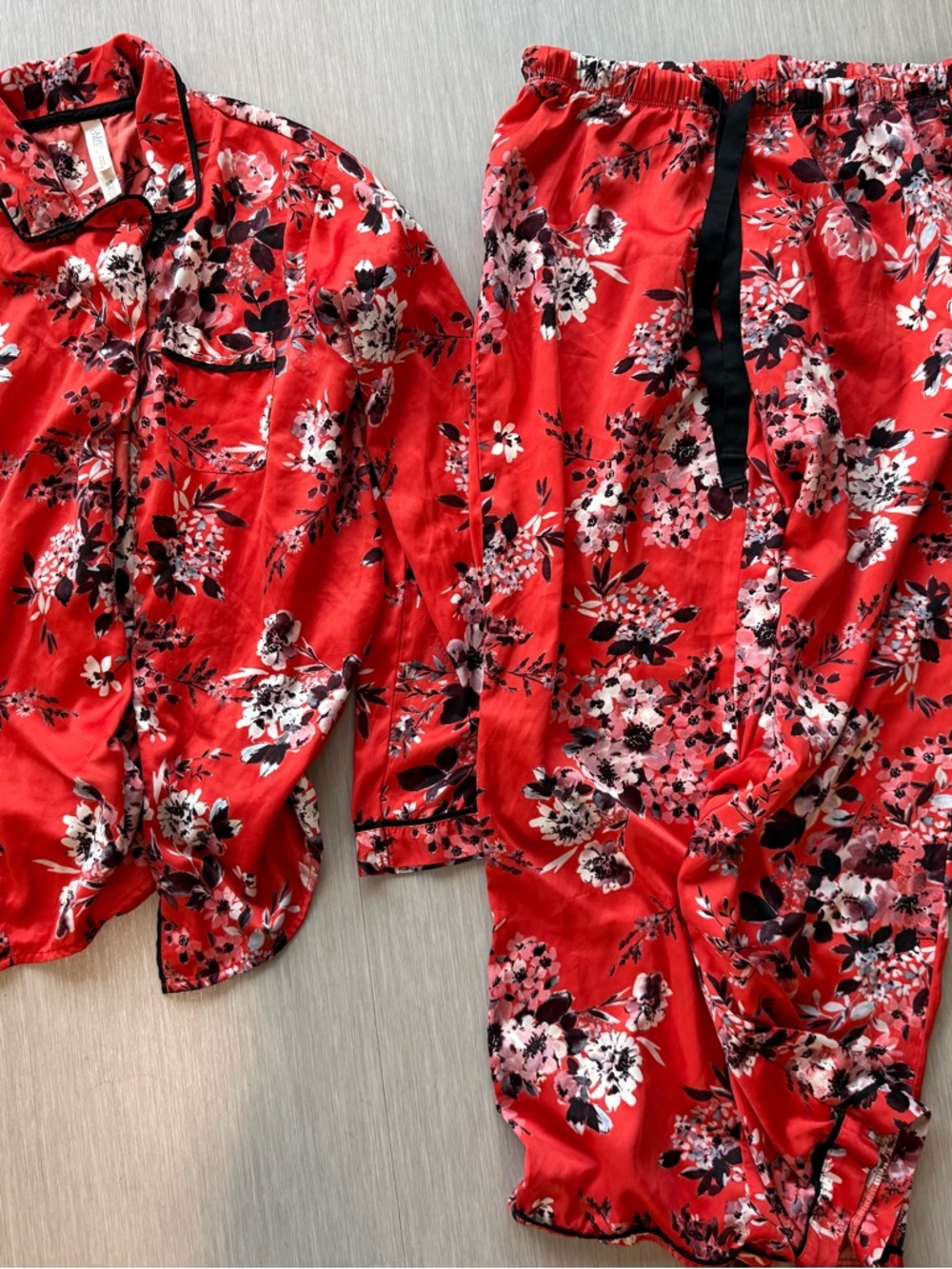 Gilligan & O'Malley Red Floral Pajama Set with Black Trim
